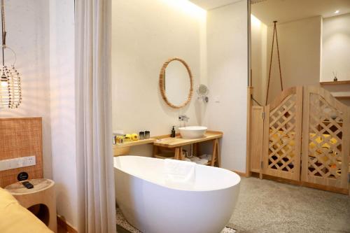 Manli Hotel Shanghai Pudong Airport Branch -Provide free shuttle buses to Pudong Airport and Disneyland