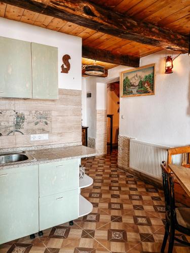 Casa Ursului - Rustic house in traditional village in Cisnadioara