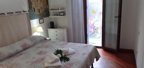 CENTRAL ROOM with private bathroom, no smoking, Palau (foto 10)