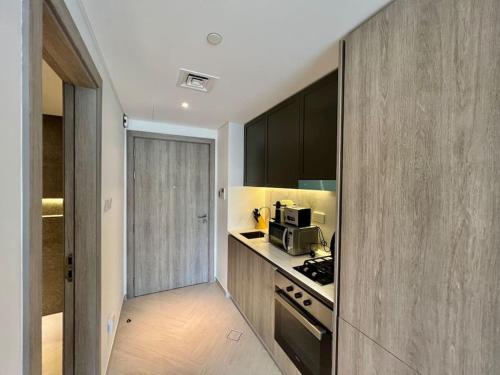Waves - Ideal Dubai Retreat, Elegant Studio in Oxford 212, Dubaj (zdjęcie 9)
