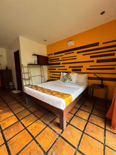 Suite with Garden View image 2