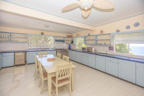 Kitchen, Mount Edgecombe Boutique Hotel in Victoria