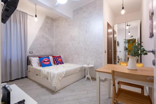 Stanza Comoda e Silenziosa con Bagno Privato e Area Lavoro e Relax, Roma
