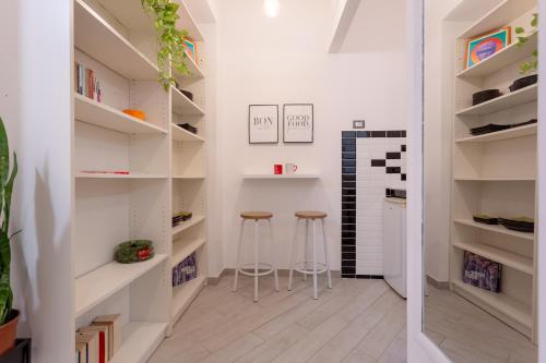Stanza Comoda e Silenziosa con Bagno Privato e Area Lavoro e Relax, Roma (foto 3)