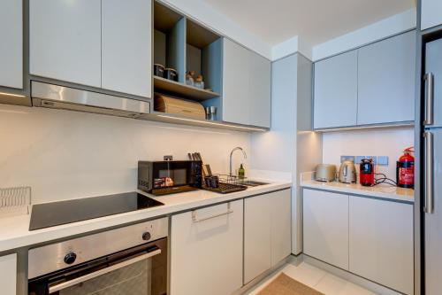 Private Beachfront 2 Bed With 180 Marina Skyline, Dubai (photo 8)