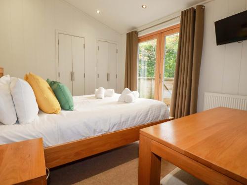 6 Streamside Looe - main image