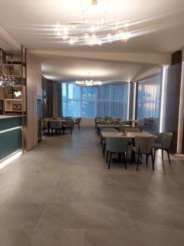 Hotel Atrium - image 4