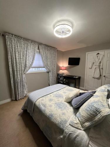 1 queen bed, 2 double beds