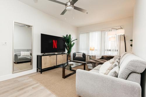 Ruby 2 BR apt in MiracleMile in Los Angeles, USA