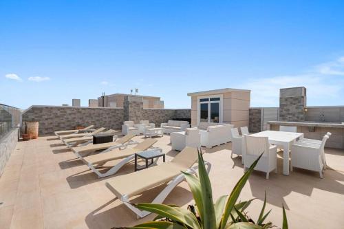 Beach View - Chic View Penthouse 3BR condo - LV603, Палм-Игл-Бич (фото 3)