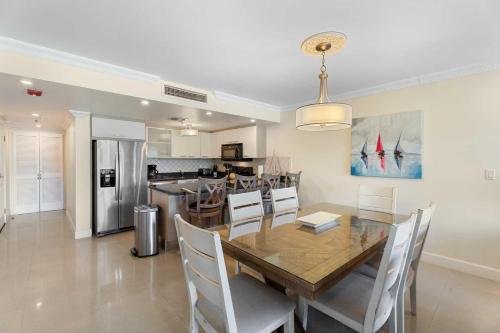 Beachfront - Absolute Luxury 2BR condo - BC254, Palm-Eagle Beach (foto 7)