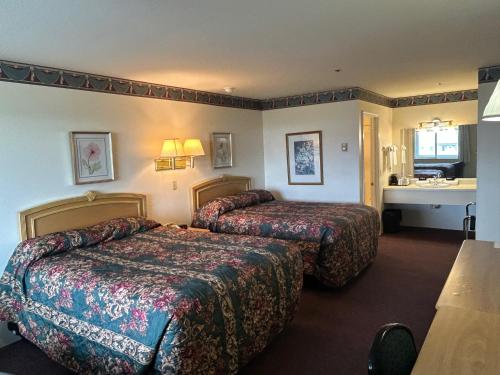 Standard Queen Room