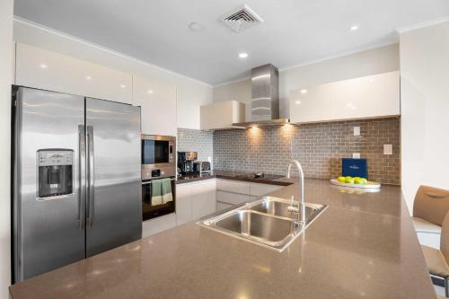 Beach View - Ocean Jewel 2BR condo - LV507, Palm-Eagle Beach (photo 6)