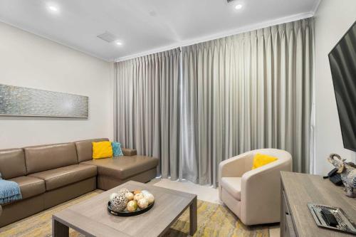 Beach View - Ocean Jewel 2BR condo - LV507, Palm-Eagle Beach (photo 10)