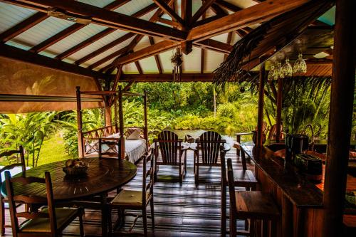 West Indies Cottage, cottages haut de gamme avec piscine, jacuzzi et vue jungle 2