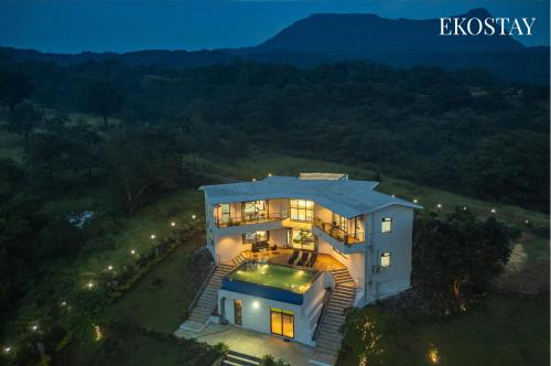 Exterior view, EKOSTAY - Infinity Villa with infinity pool in Kolechafesar