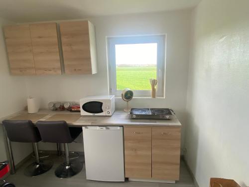 Chambre Paon avec partie commune A 6min de l A26 et 15 min de stOmer, lumbres et aire sur la lys in Quiestede (Nord-Pas-de-Calais)