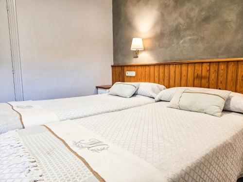 3 twin beds