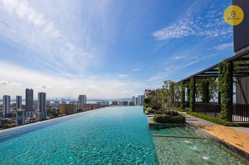 Seaview 2BR Infinity Pool & EasyAccess to Town 13A, Джорджтаун