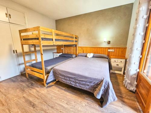 1 double bed, 2 twin beds