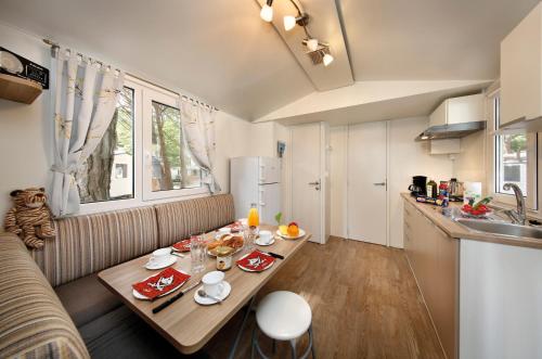 Albatross Mobile Homes on Camping Cisano & San Vito S. p. A. - image 2