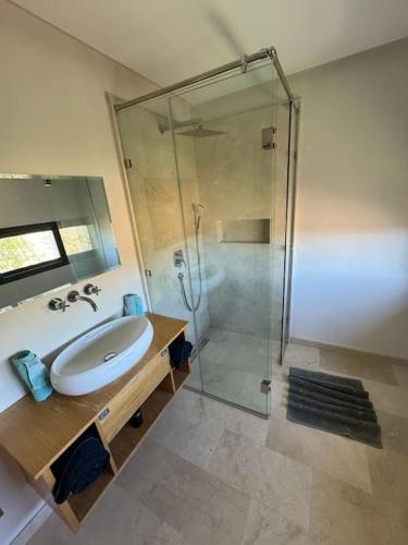 villa white villa white