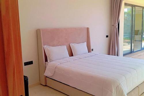 villa white villa white