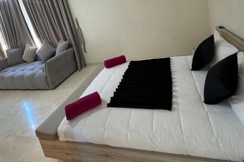 villa white villa white