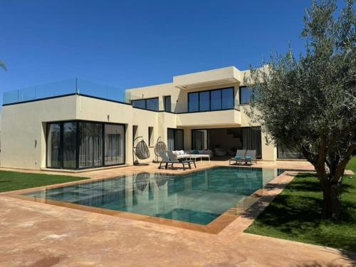 villa white villa white