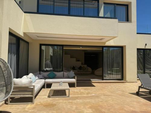 villa white villa white