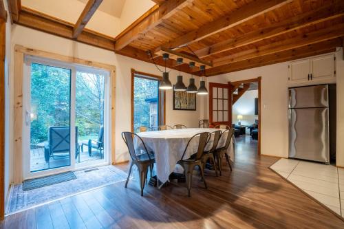 Au Chic Chalet des Chutes Chic Chalet in Lac-Rocher (QC)