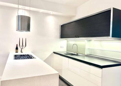 Stunning 4 bed flat near Notting Hill and Hyde park, Londra (foto 6)