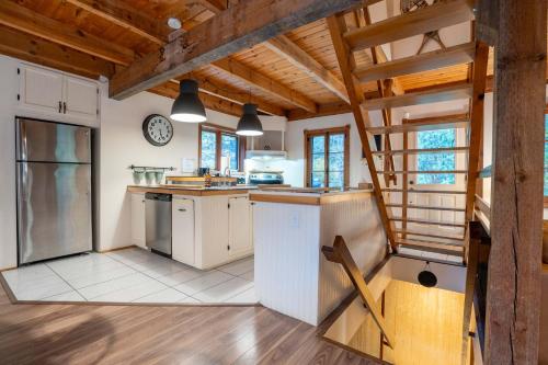 Au Chic Chalet des Chutes Chic Chalet in Lac-Rocher (QC)