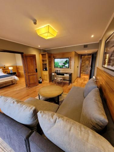 Senior Suite with Beagle Channel View image 10