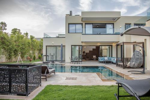 villa white villa white