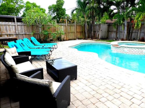 Cozy Beach Style 3-bedroom Home with Heated Pool in Hollywood, USA