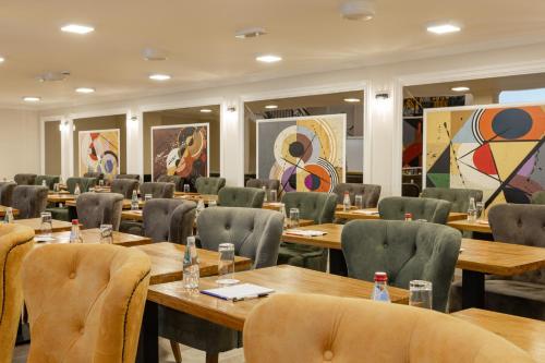 Hotel Royal Inn - image 3