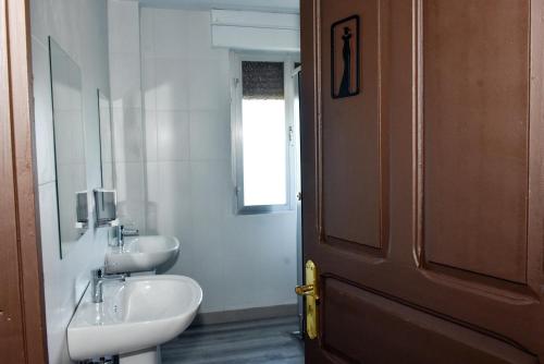 Fürdőszoba, O lar Albergue Larouco in A Pobra De Trives