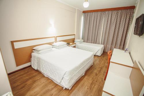 1 double bed, 1 twin bed