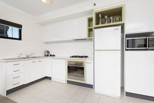 Two-Bedroom Apartment with One Bathroom image 5