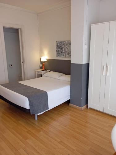 Hostal El Ninot - main image