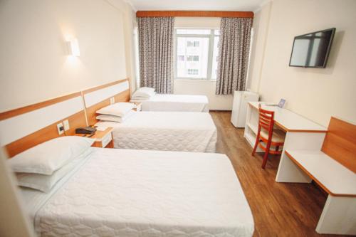 3 twin beds
