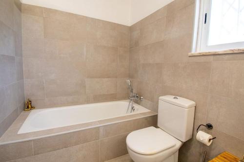 Pomba beautifully renovated with heated pool! - image 4