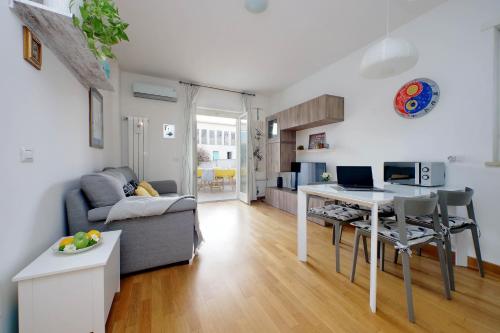 Silvias flat, Rome