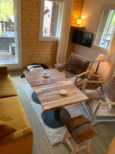 Isola 2000 appartement dans Chalet 4 ou 6 personnes grande terrasse Isola 2000 appartement dans Chalet 4 ou 6 personnes grande terrasse