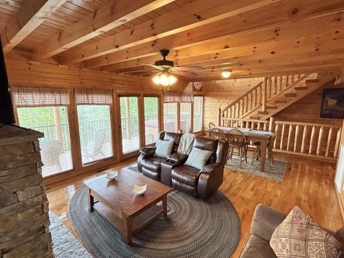Wild Mountain Honey 3 Bedroom/3 Bath Home with Home Theater in Pigeon Forge, USA