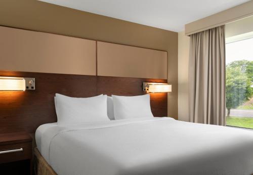 One-Bedroom King Suite