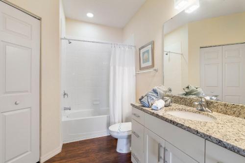 Charming 4Bed Villa Near Disney w/Clubhouse & Pool in Kissimmee, USA
