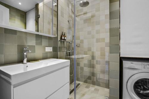 Two-Bedroom Superior Apartment image 8