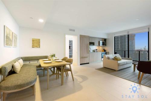 Modern Apartment 2BR-2BTH- Pool & Gym - Tap to explore photos
